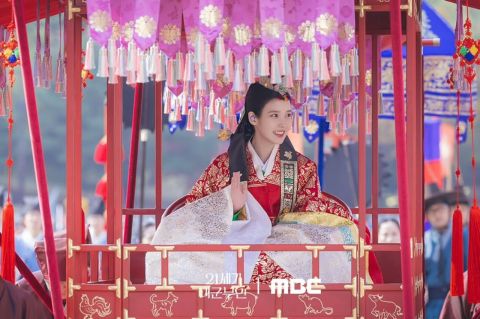 _《21世纪大君夫人》婚礼未公开照大放送!IU & 边佑锡古装婚礼美翻,粉丝心脏爆击_《21世纪大君夫人》婚礼未公开照大放送!IU & 边佑锡古装婚礼美翻,粉丝心脏爆击