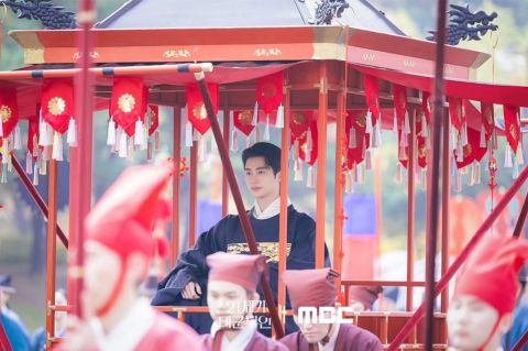 《21世纪大君夫人》婚礼未公开照大放送!IU & 边佑锡古装婚礼美翻,粉丝心脏爆击_《21世纪大君夫人》婚礼未公开照大放送!IU & 边佑锡古装婚礼美翻,粉丝心脏爆击_