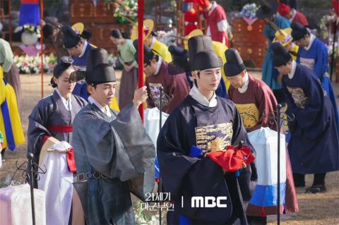 _《21世纪大君夫人》婚礼未公开照大放送!IU & 边佑锡古装婚礼美翻,粉丝心脏爆击_《21世纪大君夫人》婚礼未公开照大放送!IU & 边佑锡古装婚礼美翻,粉丝心脏爆击