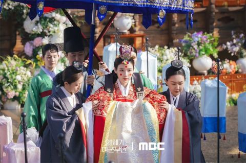 《21世纪大君夫人》婚礼未公开照大放送!IU & 边佑锡古装婚礼美翻,粉丝心脏爆击_《21世纪大君夫人》婚礼未公开照大放送!IU & 边佑锡古装婚礼美翻,粉丝心脏爆击_